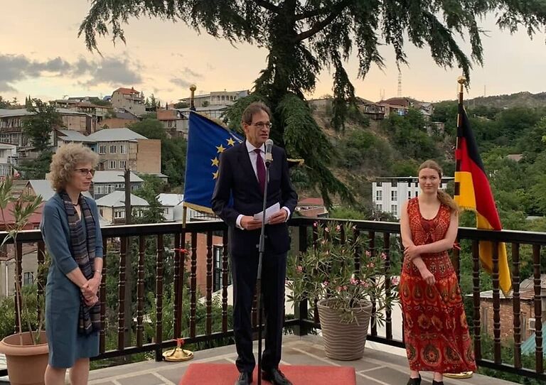 “საქართველო და ევროპა არასოდეს უნდა დაშორდნენ ერთმანეთს” – ჰუბერტ ქნირში