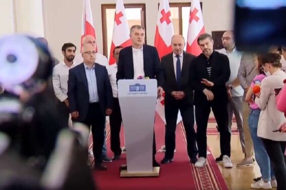 " საზოგადოება უნდა დაინტერესდეს, რა მიზნით გამოყოფდა ამერიკის ხელისუფლება საქართველოზე თანხებს და რა ინტერესის საპირწონედ გვახსენებენ ასე ხშირად ე.წ. ექვსმილიარდიან დახმარებას"-"ხალხის ძალა"