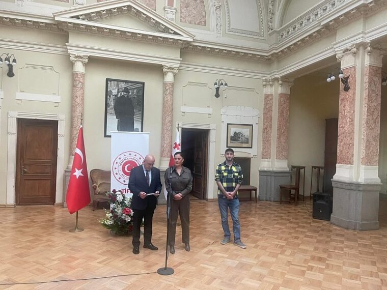 თურქეთის საელჩომ ეროვნულ ბიბლიოთეკას საჩუქრად წიგნები გადასცა