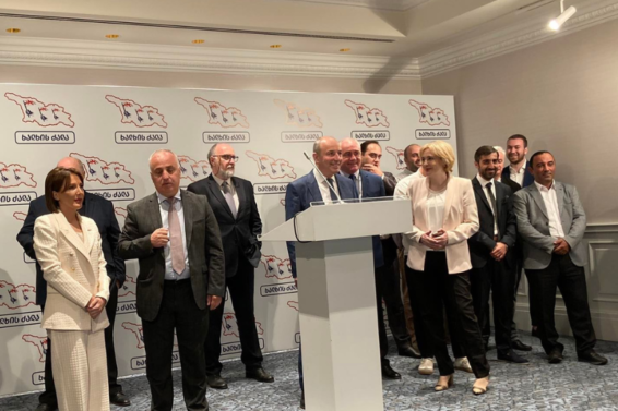 მოძრაობა „ხალხის ძალას“ კიდევ ხუთი დეპუტატი შეუერთდა
