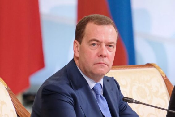 "ილონ მასკი ყოჩაღია, ეკუთვნის ოფიცრის რიგგარეშე წოდება"- დიმიტრი მედვედევი