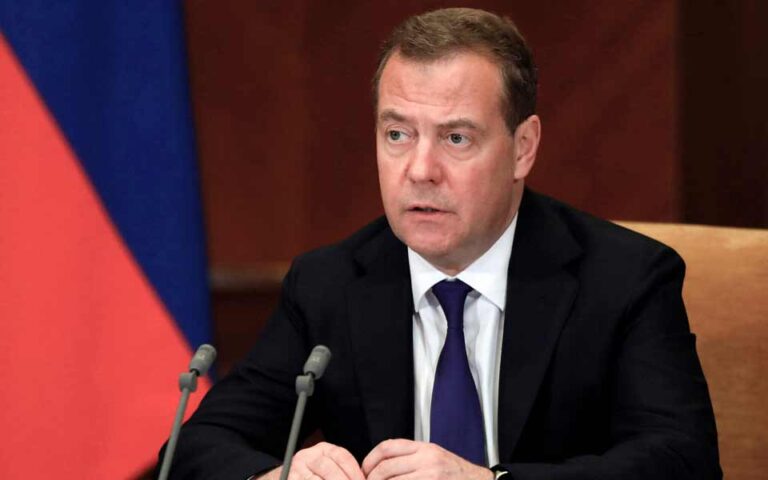 " რუსეთის წინააღმდეგ ჰიბრიდული ომის წარმოებით, დასავლეთი მსოფლიო ომს უახლოვდება "- მედვედევი