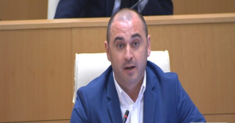 "ნიკა მელიამ "ნაციონალური მოძრაობა" ჩამოაქცია"- ლევან ხაბეიშვილი