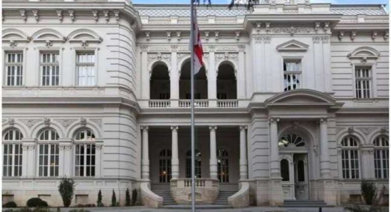 პირისთვის მოქალაქეობის შეწყვეტის შემთხვევაში, კანონის მიხედვით, პრეზიდენტს აქვს სამი თვის ვადა ბრძანებულების გამოსაცემად – პრეზიდენტის ადმინისტრაცია