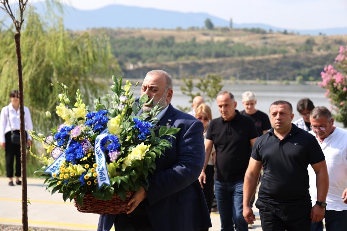 კობა კობალაძემ საქართველოსა და უკრაინის თავისუფლებისთვის მებრძოლი გმირების ხსოვნას პატივი მიაგო