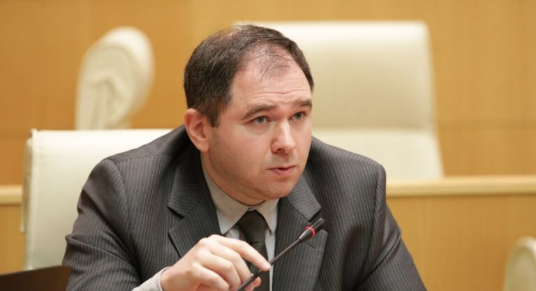 "ოპოზიცია ხიბლშია ჩავარდნილი, იციან, რომ მთავრობის რეალურ კაბინეტს ვერ დააკომპლექტებენ და ამიტომ ჩრდილოვანი კაბინეტის დაკომპლექტებით თამაშობენ"- ნიკა სამხარაძე