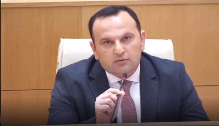 "რუსი ჯაშუშები არიან ყველგან და მართავენ ქვეყანას"-პაატა მანჯგალაძე