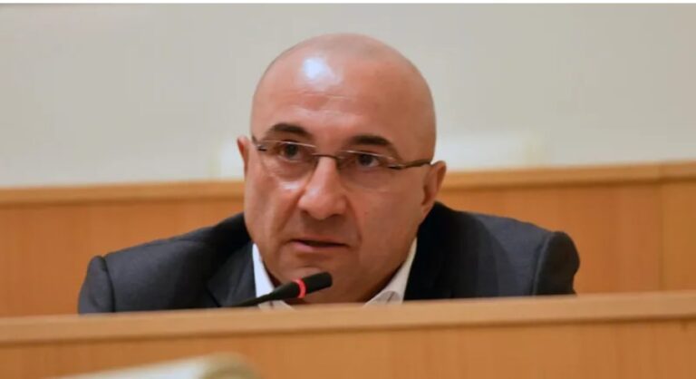 თუ ოპოზიციიდან ვინმე გაიყიდება და ქვეყნის ღალატს ხელს იმ იმედით მოაწერს, რომ მისი, როგორც ერის გამყიდველის ვინაობა არ გამჟღავნდება, ძალიან ცდება! -ოქრიაშვილი