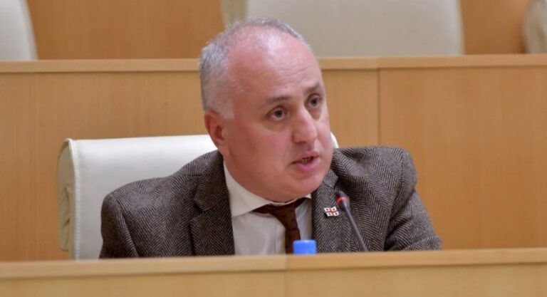 გვარამია და მელია ძველი სახელებითა და ნეგატიური წარსულით "ახალი" პოლიტიკის დაწყებას აპირებენ, მაგრამ ხალხმა იცის, "არ გათეთრდების ყორანი, რაც უნდა ხეხო ქვიშითა" -დიმიტრი ხუნდაძე