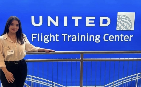 21 წლის ასმარ ნურიევა   ამერიკული United Airlines-ის პილოტი გახდა