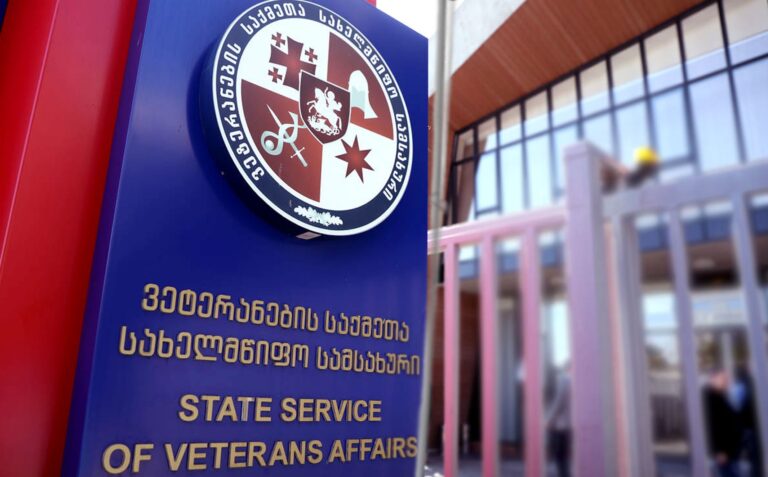 17 მაისს, გმირთა მემორიალზე რუსული აგრესიის წინააღმდეგ ბრძოლაში დაღუპულ მეომართა სულის მოსახსენებელი პანაშვიდი აღევლინება