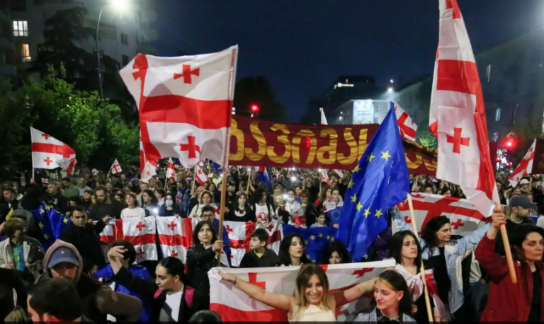 საქართველო ცდილობს თავისი წინააღმდეგობრივი საბჭოური ისტორია დასავლურ მომავალს შეუთავსოს – რას წერს „ამერიკის ხმა“