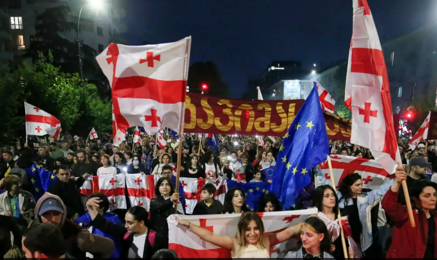 საქართველო ცდილობს თავისი წინააღმდეგობრივი საბჭოური ისტორია დასავლურ მომავალს შეუთავსოს –  რას წერს „ამერიკის ხმა“