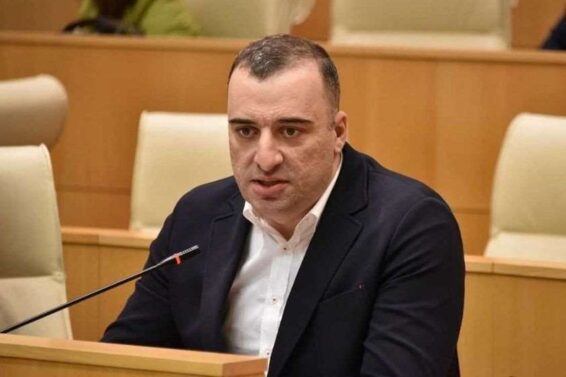 რატი იონათამიშვილი – ეს არის ღირებულებითი არჩევანი და ამაზე ვთხოვთ საკუთარი პოზიციის დაფიქსირებას ყველას. კონკრეტულად რას ემხრობიან და რას არა ოჯახური ღირებულებების დაცვის კანონში