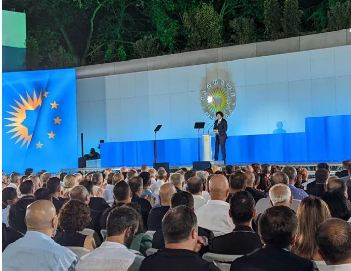 დაფუძნებიდან 12 წლის თავზე, „ქართულ ოცნებას“ ექნება საკუთარი, თანამედროვე ოფისი, რაც უტყუარი ნიშანია, რომ სულ მცირე, 12 წელიწადი არცერთი არჩევნების წაგებას არ ვაპირებთ -პრემიერი