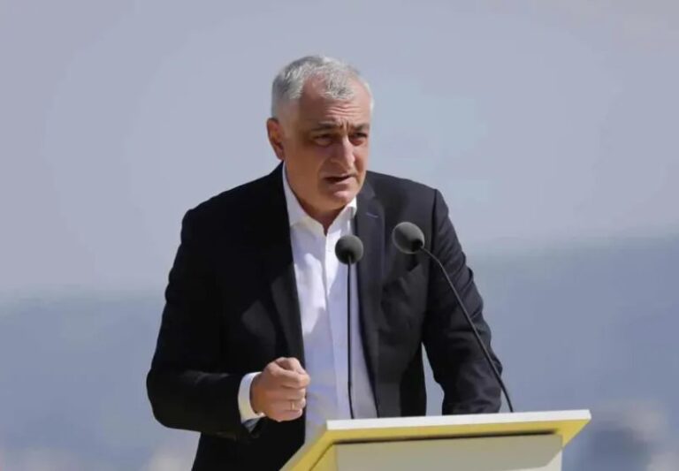 ახლაც მზად ვარ, ხელი მოვაწერო თავდაპირველ შეთანხმებას, გახარიას კი მოუწევს, აუხსნას პროცესის გულშემატკივრებს, რამ აიძულა უარის თქმა, მთავარი არგუმენტი ცუცქირიძის ინტერვიუ იყო, რაც არასერიოზულია -მამუკა ხაზარაძე