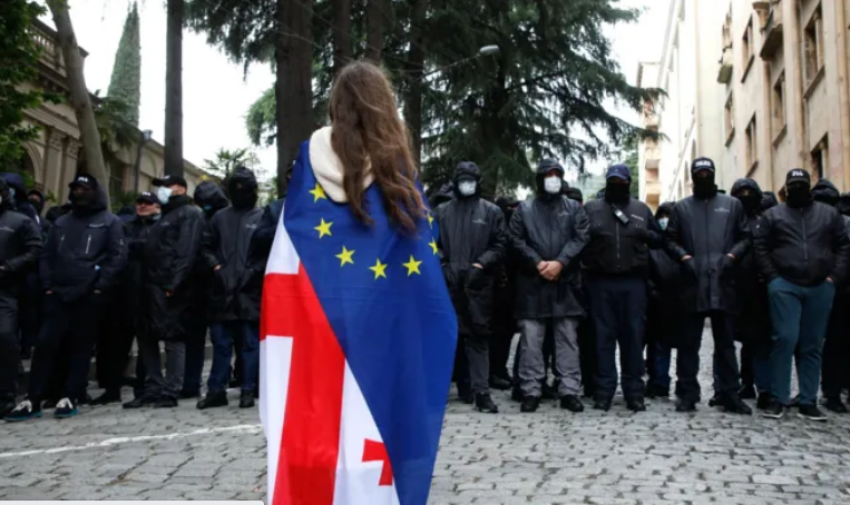 დადგა დრო, საქართველომ გადაწყვეტილება მიიღოს – ევროპისაკენ თუ რუსეთისაკენ – BBC