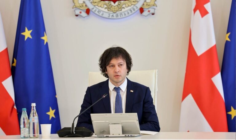 ბატონმა ბიძინა ივანიშვილმა საზოგადოებას შესთავაზა მიმდინარე პროცესების ძალიან საინტერესო ანალიზი, რაც დარწმუნებული ვარ, საზოგადოებას ძალიან დაეხმარება მყარი არჩევანის გაკეთებაში, 26 ოქტომბერს-პრემიერი