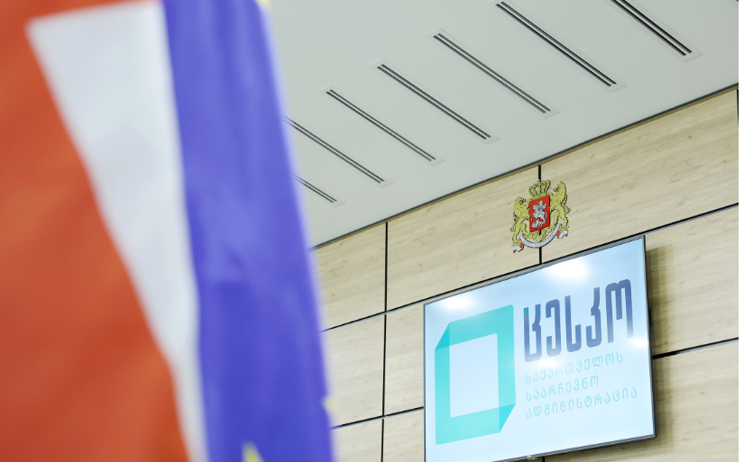 ცესკო საქართველოს პარლამენტის ახალარჩეულ წევრებს დროებით მოწმობებს გადასცემს