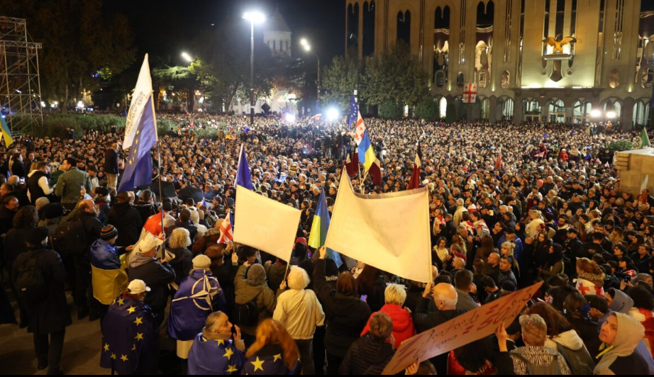 ვიქტორ ორბანი საქართველოში: „როცა არჩევნებში იმარჯვებენ კონსერვატორები, [ბრიუსელელი ნეოლიბერალები] დემოკრატიას ეჭვის ქვეშ აყენებენ – Hungarian Conservative