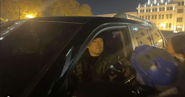 ვინც მაგას ამბობს, ის არის თვითონ ნარკომანიც და არაფხიზელ მდგომარეობაშიც''-ზვიად ხარაზიშვილი