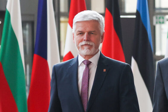 ვთავაზობ ჩემს მხარდაჭერას სალომე ზურაბიშვილს რთული სიტუაციის ნავიგაციის ძალისხმევაში, ასევე ქართველ მოქალაქეებს, რომლებიც აგრძელებენ ბრძოლას დემოკრატიული მომავლისთვის-პეტრ პაველი