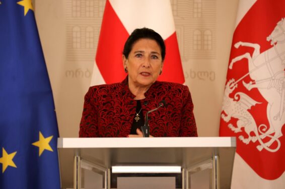 საკონსტიტუციო სასამართლოს მესამე მოსამართლე დამონდა, რა ვქნა -სალომე ზურაბიშვილი