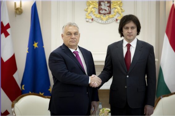 "უნგრეთი იბრძვის იმისთვის, რომ საქართველო სხვისი ხელებით მორიგ ბრძოლის ველად არ გადაიქცეს: ბუდაპეშტი თბილისს "ფერადი რევოლუციის" თავიდან აცილებაში ეხმარება" -Hungary Today