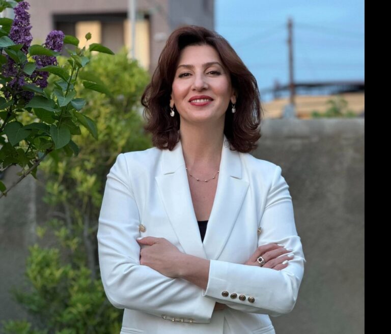 ვემიჯნები ევროკავშირთან მოლაპარაკებების შეწყვეტის გადაწყვეტილებას, ვგმობ ძალადობას" – თბილისის კლასიკური გიმნაზიის დირექტორი