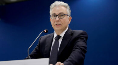 1738189657-Roussopoulos