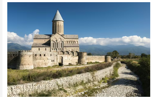 ევროპის ყველაზე ნაკლებად ცნობილი ქვეყანა, გასაოცარი ბუნებით და საუკეთესო იაფი ღვინით – Daily Express