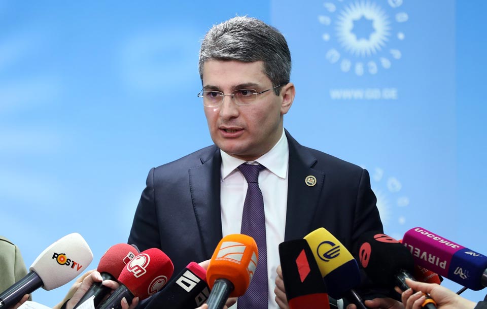 „ნაცმოძრაობის“ ტელევიზიებში რიგ შემთხვევებში გვაბრალებენ, ხელისუფლების ხელდასმით რომ არ იყოს, ამდენი ნარკოტიკი როგორ გაიყიდებოდაო, ამ დონის სპეკულაციას კადრულობენ -მამუკა მდინარაძე