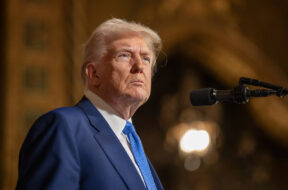 1739986152-donald-trampi-6