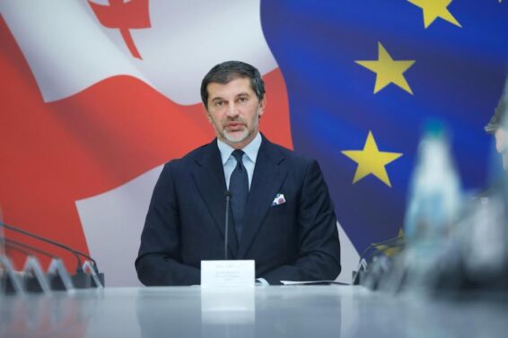 უსახლკაროს სტატუსის მქონე ყველა ოჯახისთვის ბინები მოძიებულია, საკუთრებაში კი ეტაპობრივად გადაეცემათ – კახა კალაძე