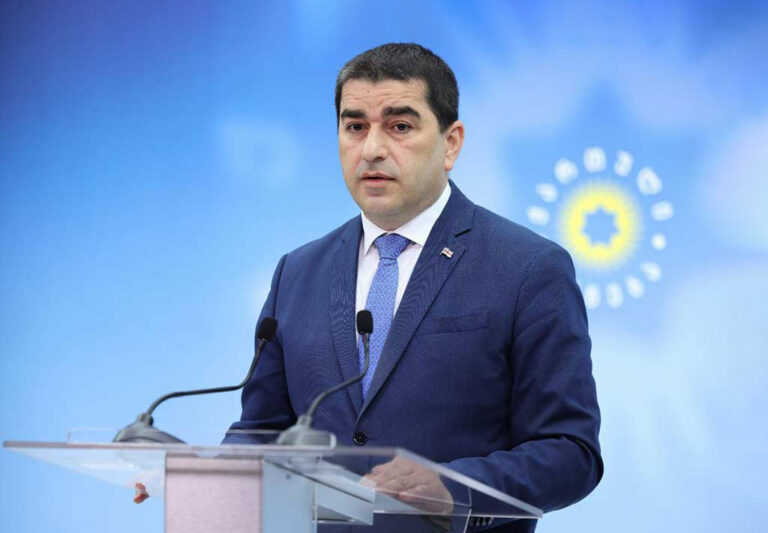 საქართველოს ელჩი კიევში ბოლომდე იყო, როცა საელჩოები დახურეს, დროშები ჩამოწიეს, მხოლოდ საქართველოს დროშა ფრიალებდა. ეს ელჩი ზელენსკიმ უკრაინიდან გამოაძევა და ამაზე ერთი ე.წ. ლიბერალი ენჯეოს საყვედური არ არსებობს -შალვა პაპუაშვილი
