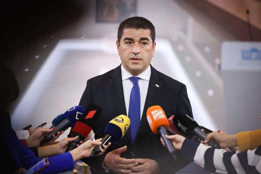 სანქციები ვინ დაგვიწესა პირველად? – რუსეთმა! ემბარგოები? ვიზები ვინ შეაჩერა პირველად საქართველოსთან? – რუსეთმა. დეპორტირებულები საიდან მოდიოდნენ პირველად? – რუსეთიდან. ერთი-ერთში ასე აკეთებენ [ევროპელი პარტნიორები] -შალვა პაპუაშვილი