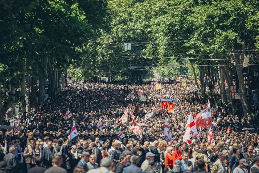 დღეს საქართველოში ოჯახის სიწმინდისა და მშობლების პატივისცემის დღე აღინიშნება