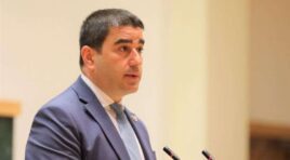„19 აპრილის შეთანხმებად“ ცნობილ დოკუმენტზე მუშაობის პროცესშივე გამჟღავნდა, რომ მედიატორად მომუშავე მეგობრების მიზანი, იმაზე მეტი იყო, ვიდრე ორ მხარეს შორის შუამავლობა – შალვა პაპუაშვილი