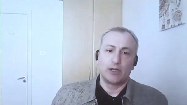 გაგაშიშვლებდნენ მთლიანად, წყლით სავსე პლასტმასის ბოთლით გცემდნენ, რომ როგორღაც ბევრი დაზიანება არ მიგეღო და ადვოკატი რომ შემოსულიყო, დაზიანებები არ ენახა -გოჩა კაკოიშვილი იზოლატორში წამებაზე