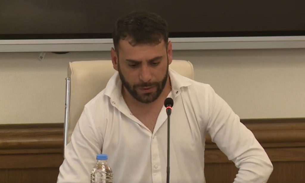 მეგის ქარდავა მეუბნებოდა, თითქოს ქურდობა ჩავიდინე და მეღიარებინა, წამიყვანეს ყოფილი ინგირის აეროპორტის ტერიტორიაზე, 20-მდე ადამიანი მცემდა, რა დროსაც კოხტა კოდუამ ჩამიდო ნარკოტიკი -გიორგი ხოჭავა