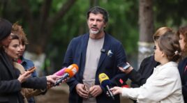 პოლიციელებს აყენებდნენ ფიზიკურ შეურაცხყოფას, ესროდნენ „მოლოტოვის კოქტეილებს“, ელჩებს და ზოგიერთ ევროპელ ბიუროკრატს კი ჰქონდა მცდელობა, ეს დემოკრატიულ პროცესად წარმოეჩინა-კახა კალაძე – აქციებზე