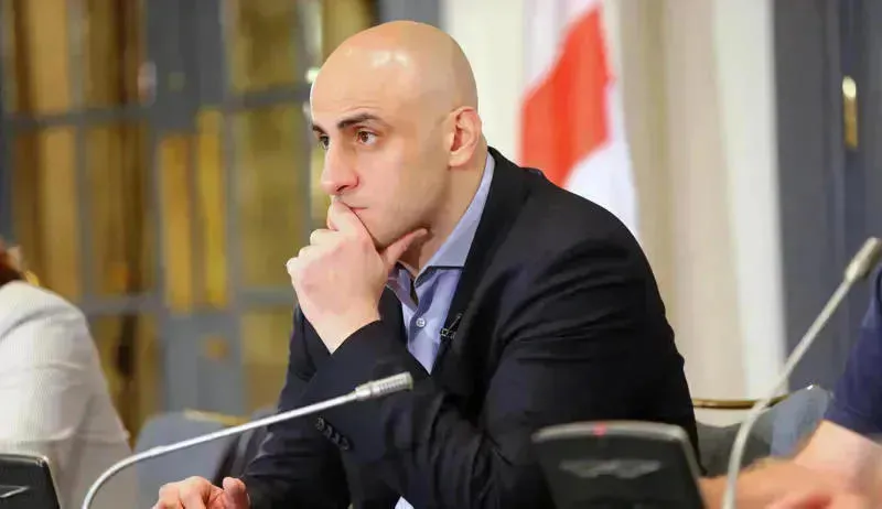 პოლიტიკოსი ხალხთან უნდა იყოს თუ ციხეში? – ნიკა მელია