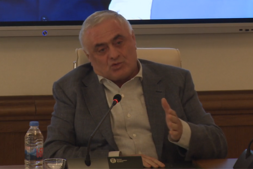 “იმედში” სპეცრაზმის შეჭრისას კუთხეში ვიყავით მიგდებულები, გიორგი თარგამაძე გამოიყვანეს ქოლგით, გაიყვანეს ჩვეულებრივად, ჩვენ, პარლამენტის წევრები ტყვეებივით ვყავდით -ვიქტორ ჯაფარიძე
