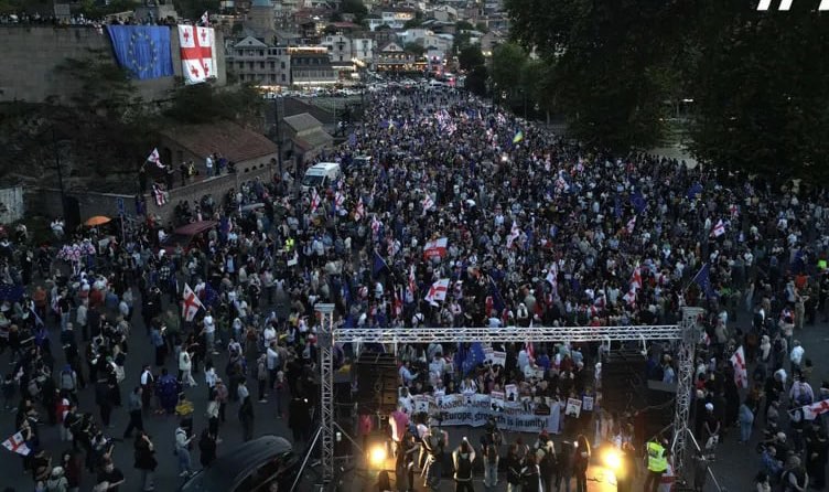„ევროპის მოედანზე“ აქცია ლოზუნგით: „ძალა ევროპაშია, ძალა ერთობაშია“ მიმდინარეობს