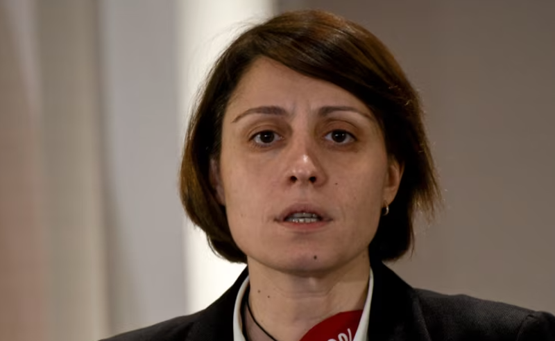 რადგან დისკუსია გახსნილია, დიდი პატივისცემით და პარტნიორული სულისკვეთებით გთავაზობთ, დავსხდეთ, ვიმსჯელოთ პირდაპირ ეთერში, რომელშიც გინდათ, როცა გინდათ – ელენე ხოშტარია