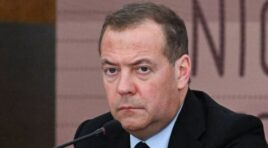 მედვედევი აცხადებს, რომ კიევი უარს ამბობს ჯარისკაცების ცხედრების მიღებაზე იმის გამო, რომ ქვრივებისთვის კომპენსაციის გადახდა და დანაკარგების რაოდენობის აღიარება არ სურს
