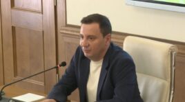 გულუბრყვილოდ ვუთხარი, ასე რატომ მწირავთ, ჩემი და ადეიშვილის შვილი კლასელები არიან-მეთქი, ოთახში შემოვიდა ზურაბ ადეიშვილი, რომელიც მეუბნება, რომ ამ სიტყვების გამო, მე უფრო დავისჯებოდი – საუბარია მეორეკლასელ ბავშვებზე -ვალერი შოშიაშვილი