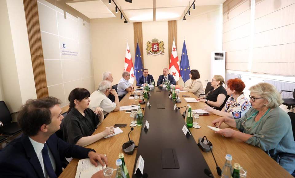 უნივერსიტეტებში ქართული ენის სწავლების აღდგენის კომისია საბაკალავრო საფეხურზე სახელმწიფო ენის სწავლების კურსს უნივერსიტეტებს აგვისტოს ბოლომდე წარუდგენს