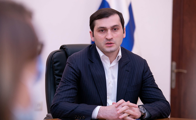 “ფილტვი აქვს დაზიანებული და მისი ჯანმრთელობის მდგომარეობა სტაბილურად მძიმეა” – შსს თორნიკე რიჟვაძესთან დაკავშირებით განცხადებას ავრცელებს