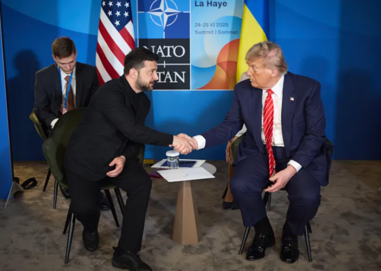თეთრ სახლში აცხადებენ, რომ დონალდ ტრამპმა ვოლოდიმირ ზელენსკის „უბრალოდ კითხვა დაუსვა“ მოსკოვსა და სანქტ-პეტერბურგზე დარტყმების თაობაზე, მას “მეტი მკვლელობები“ არ წაუხალისებია და მუშაობს ომის დასასრულებლად